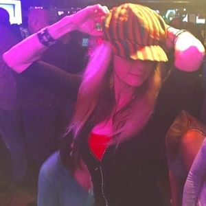 Meet your Posher, Cecelia